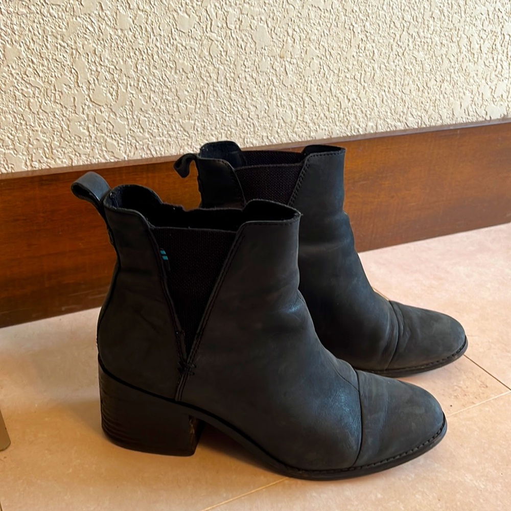 women’s shoes – leather heeled, booties, size 8